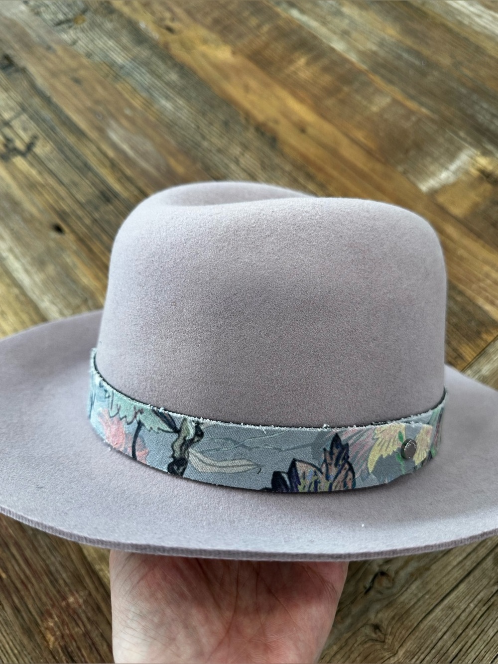Women's dusty pink Felt Wide-Brim Hat - Stylish Bow Accent
